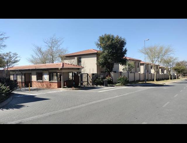 2 BEDROOM TOWNHOUSE FOR SALE IN NOORDWYK